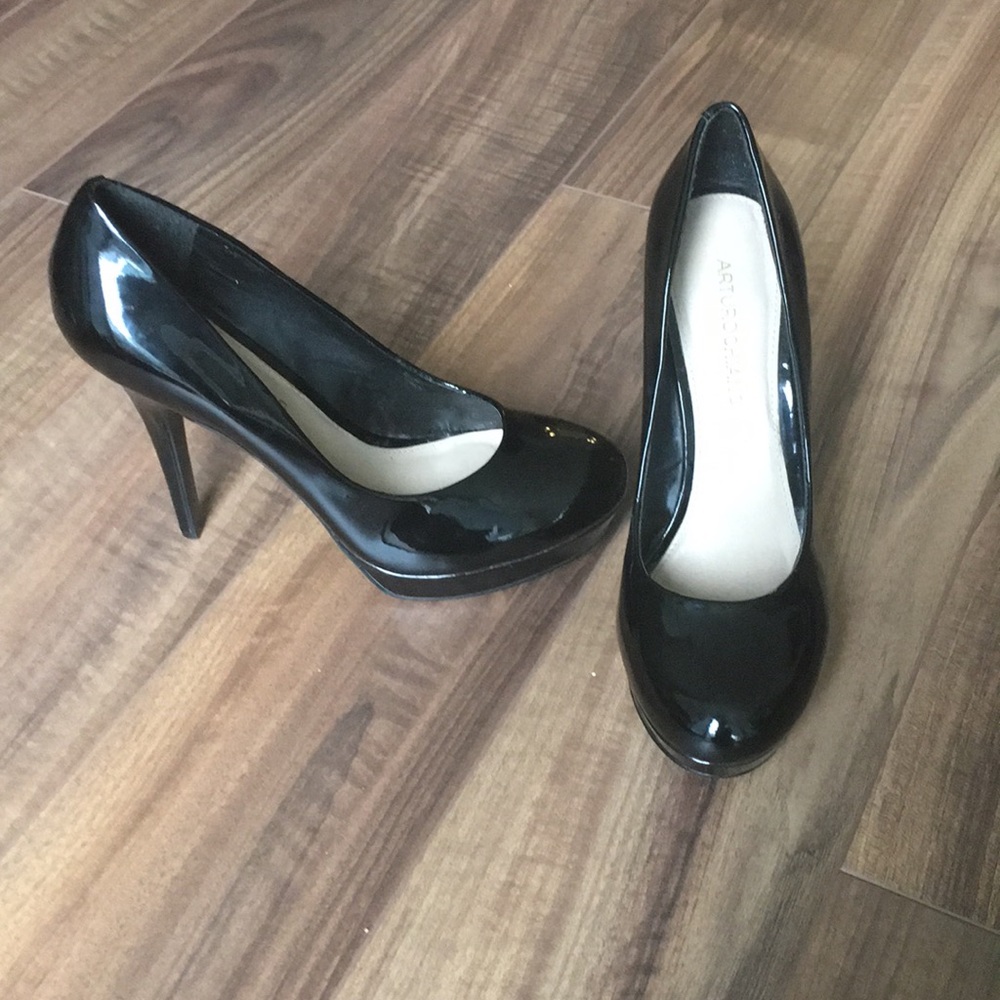 Arturochiang black patent leather pumps
